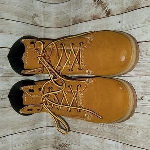Boys boots